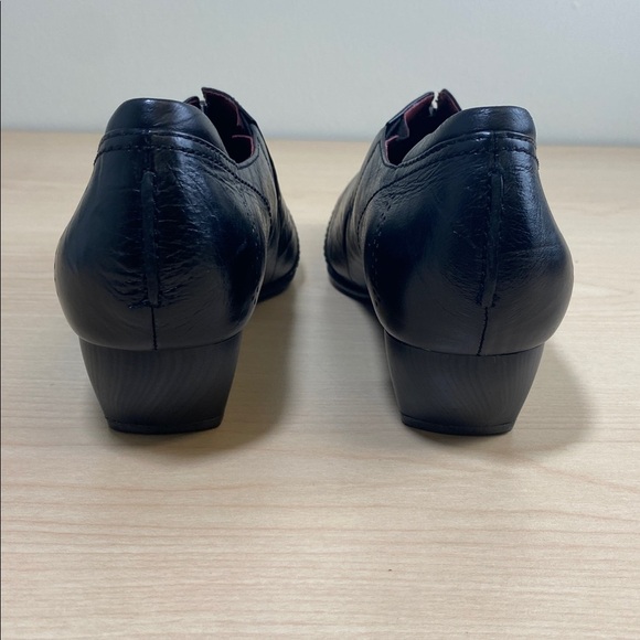 Josef Seibel Kylie Black Leather Zip up Short Ankle Bootie - Picture 3 of 10